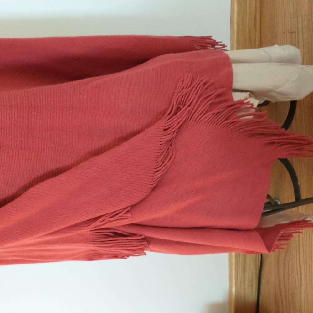 Poncho - Picture 2 of 7